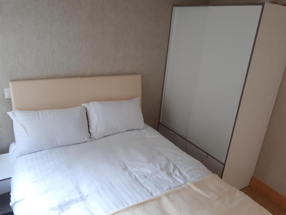One Double Bedroom Flat Дублін Екстер'єр фото